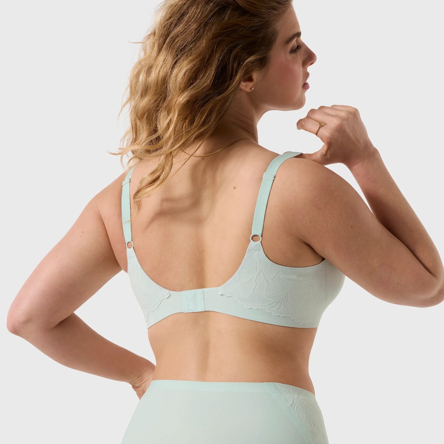 Smooth Lace Beyond Bra
