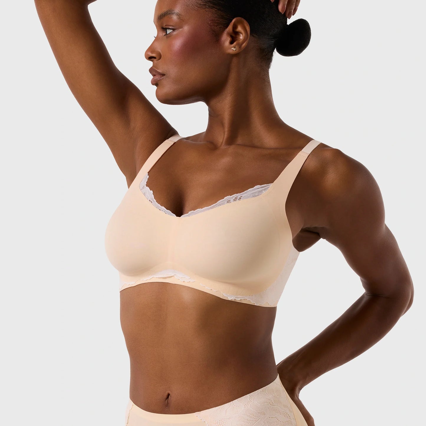 Smooth Lace Beyond Bra